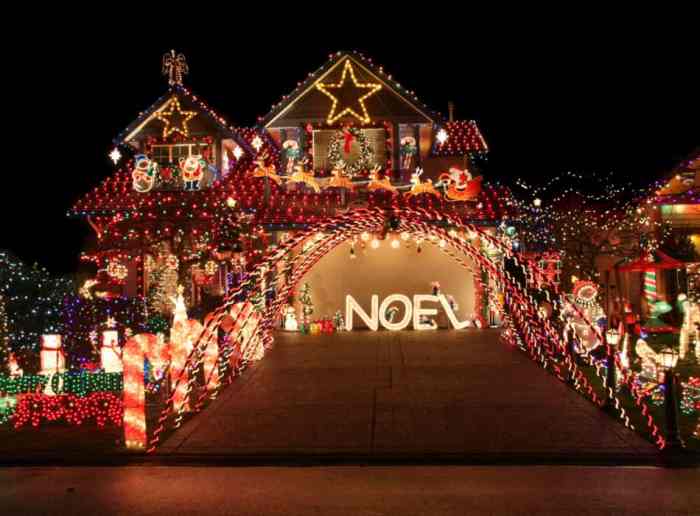 Beautiful outdoor christmas decor