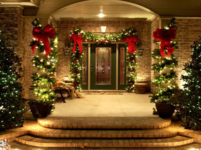 Classy outdoor christmas decor