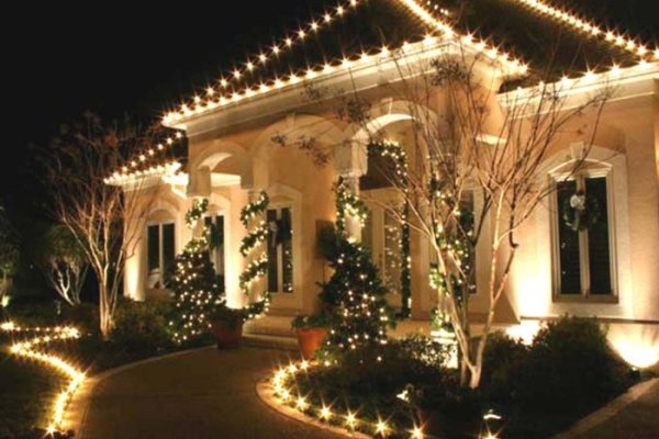 Classy outdoor christmas decor