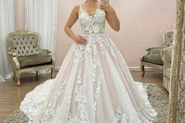 Lace ball gown wedding dresses