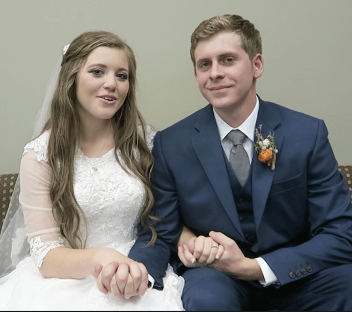 Joy anna duggar wedding dress